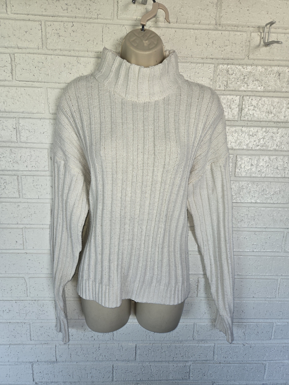 1206 Time and Tru Cream Ribbed Turtleneck Sweater